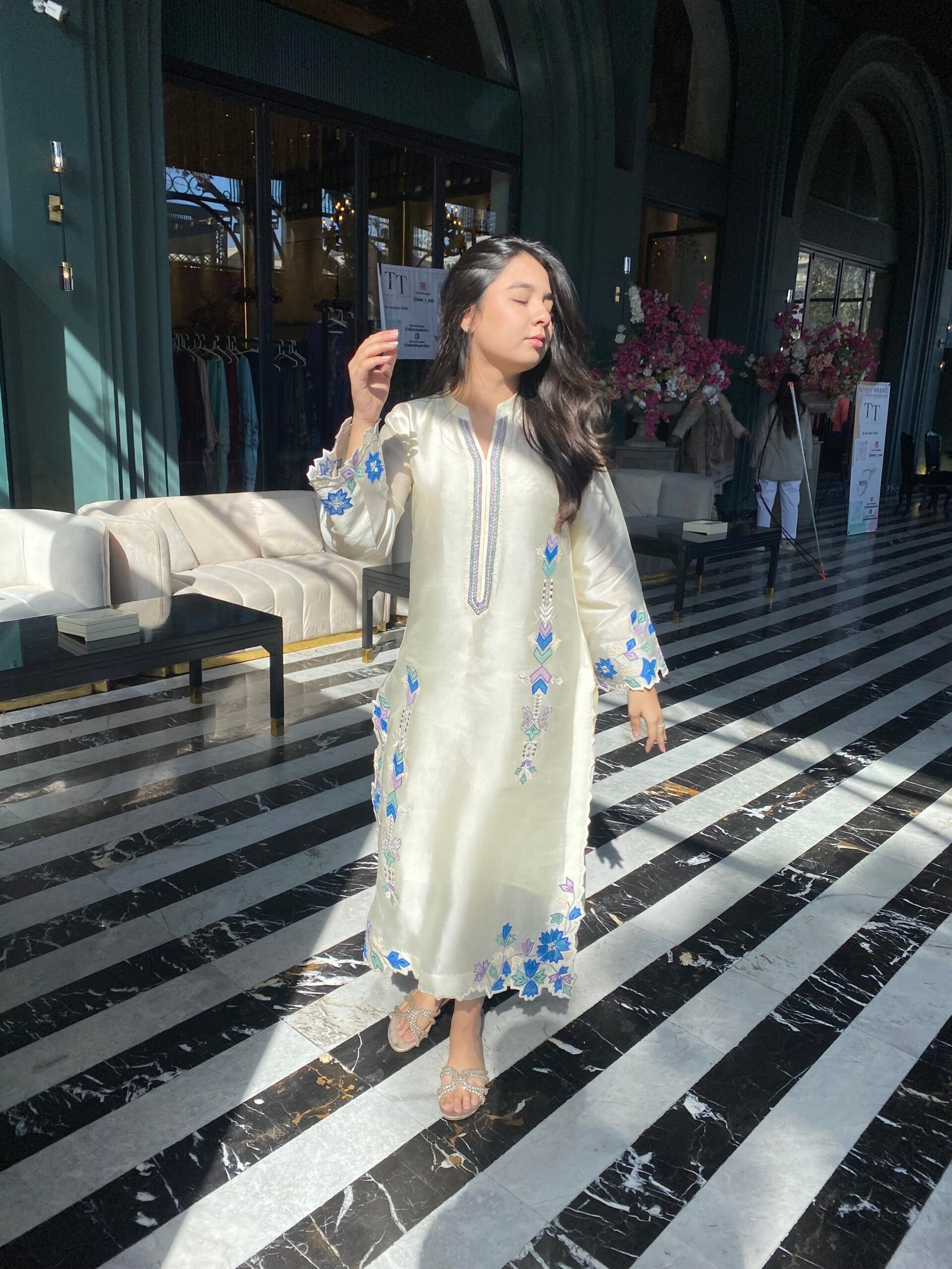 Image gallery marquee